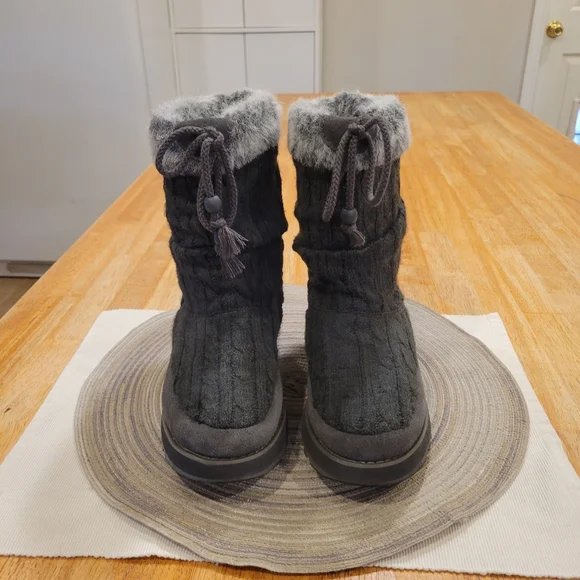💠EUC~ SKECHERS KNIT SWEATER BOOTS - Picture 7 of 9